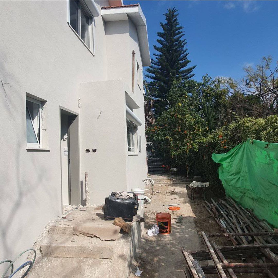בית פרטי לאחר שיפוץ מעטפת וטיח חיצוני חדש, עבודה של ברק פוקס